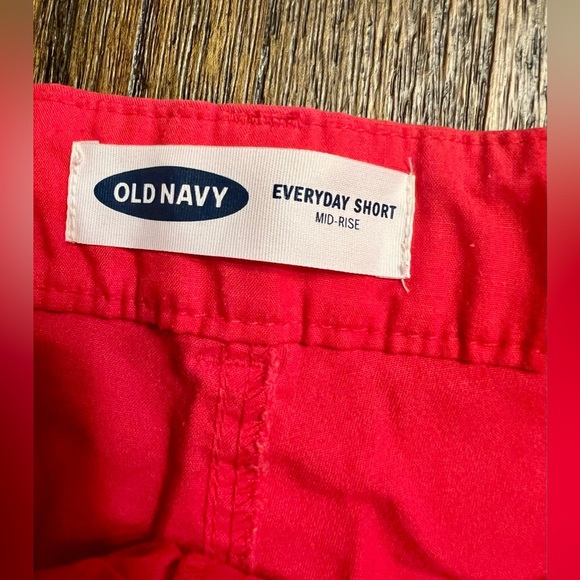 Old Navy 16 Bright red short, very good condition 👍🏼 - Picture 3 of 7